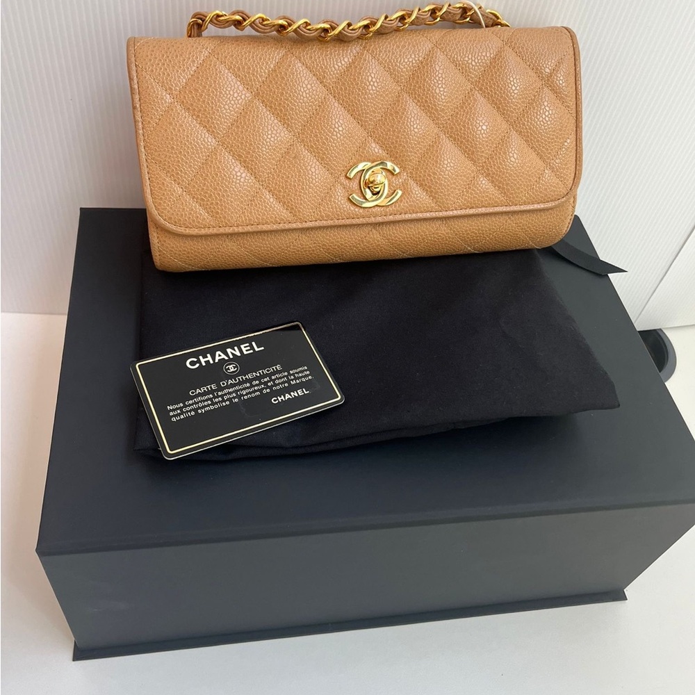 Rare Chanel beige caviar quilted clutch with top handle chain VINTAGE